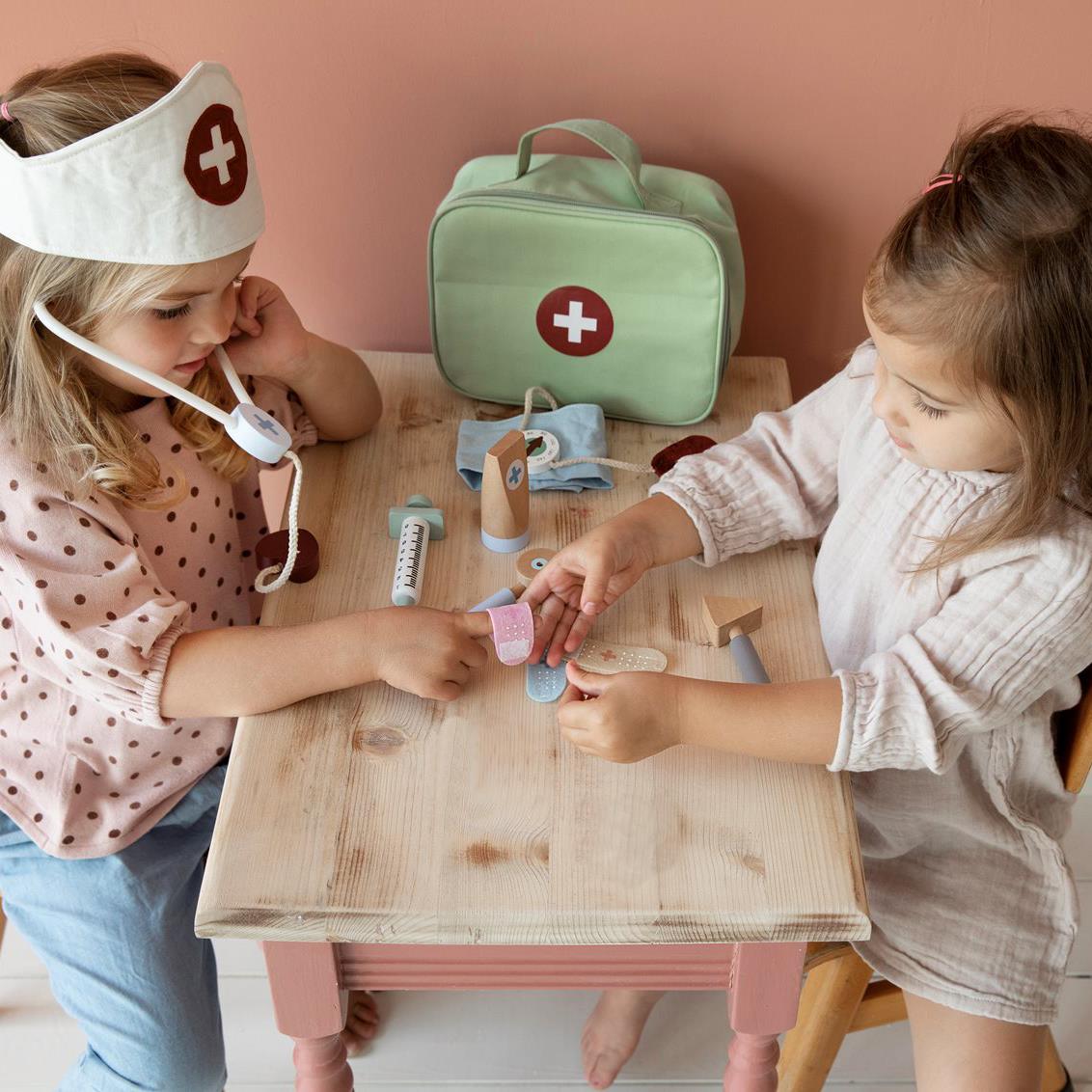 0014294_little-dutch-doctors-bag-playset-1 Set za zdravnika